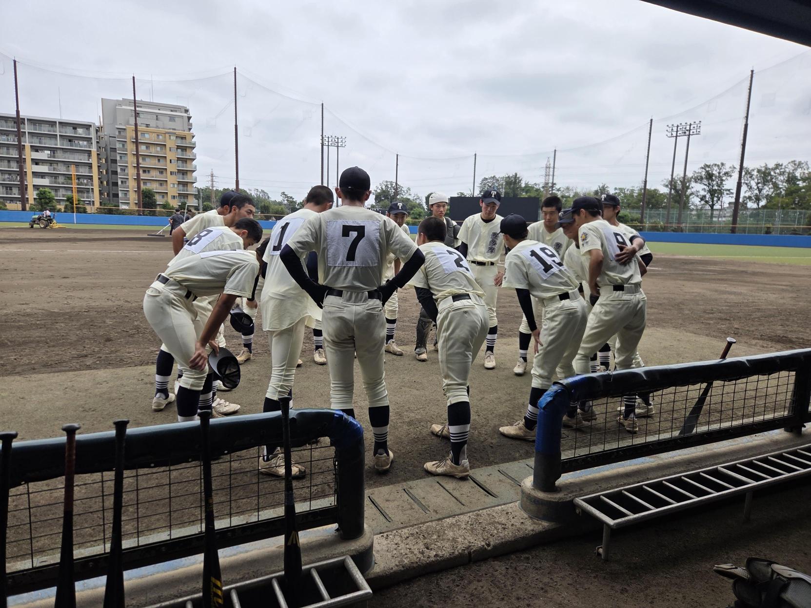 R08野球　円陣秋①